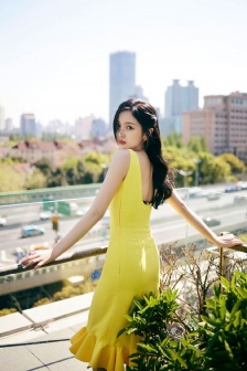 吴宣仪俏丽性感活动照图片