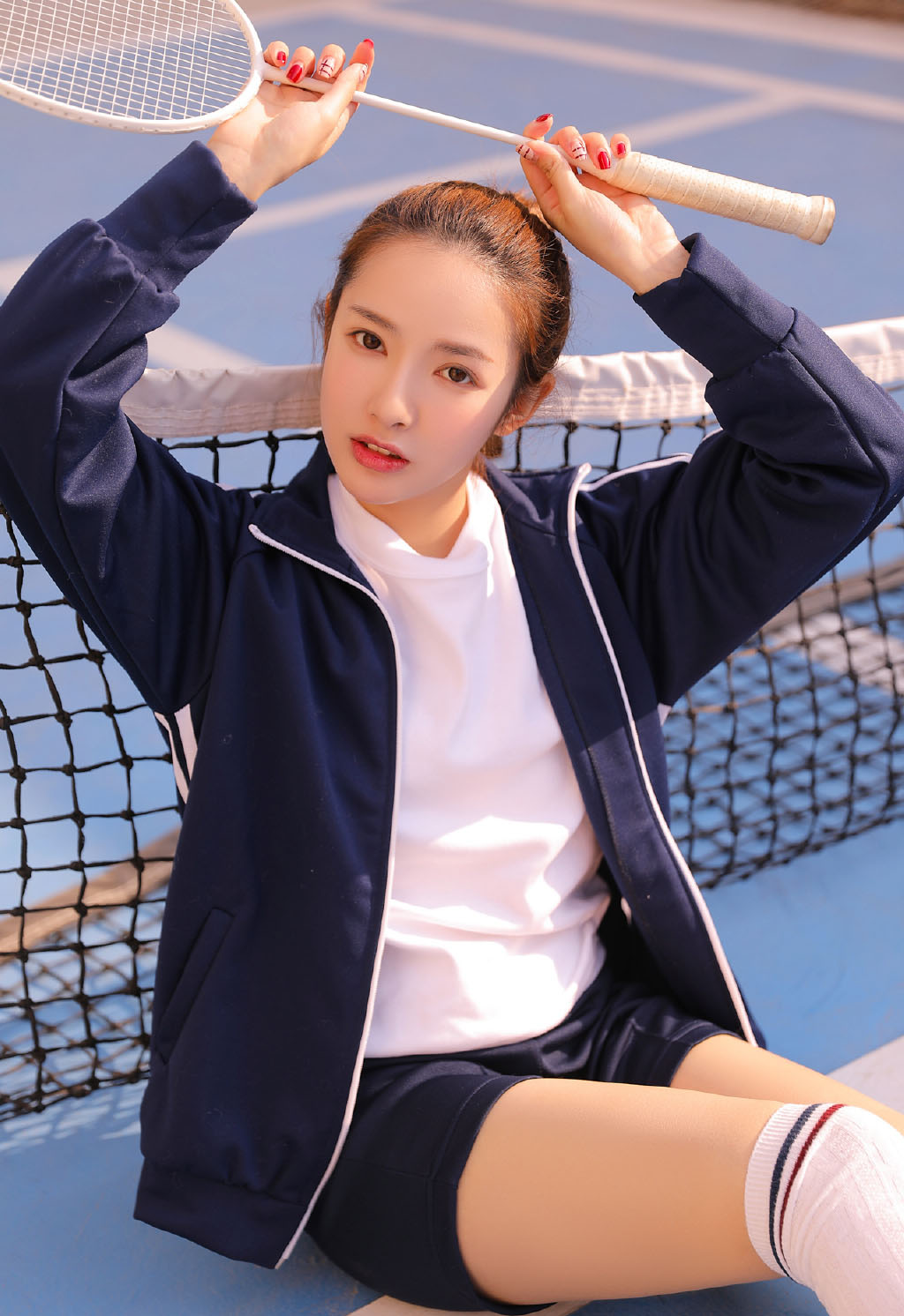 网球少女白丝制服诱惑性感户外写真
