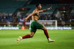 Cristiano Ronaldo's sexy muscles celebrate in extremely clear and beautiful pictures