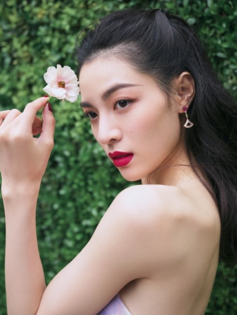 鍾楚曦繁花抹胸裙性感寫真圖片