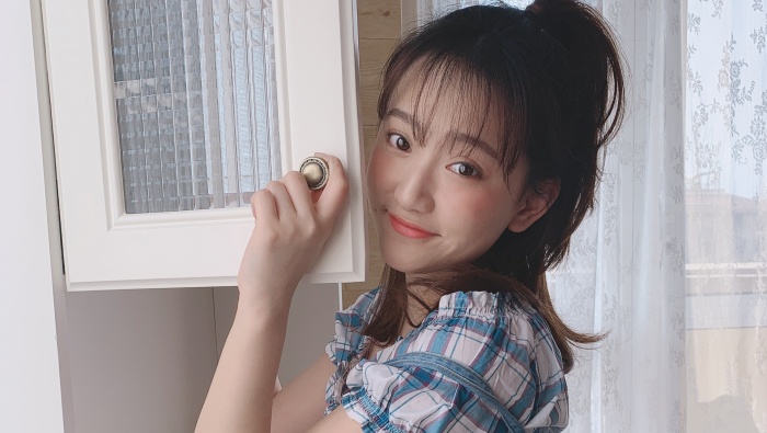 Sweet and cute girl next door pictures wallpaper