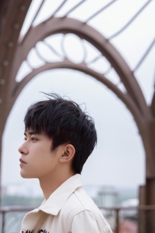 Yi Yang Qianxi's handsome celebrity mobile wallpaper