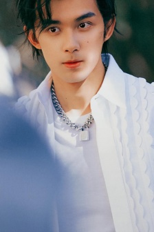 吴磊港风白色衬衫手机壁纸