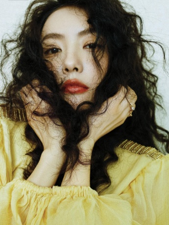 Cai Wenjing fashion wool roll photo