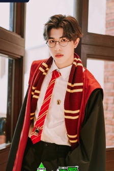 小鲜肉尹浩宇帅气图片写真