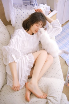 撸猫美女铲屎官清新迷人写真