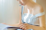 Sexy photo of a beautiful girl with round head and exposed shoulders