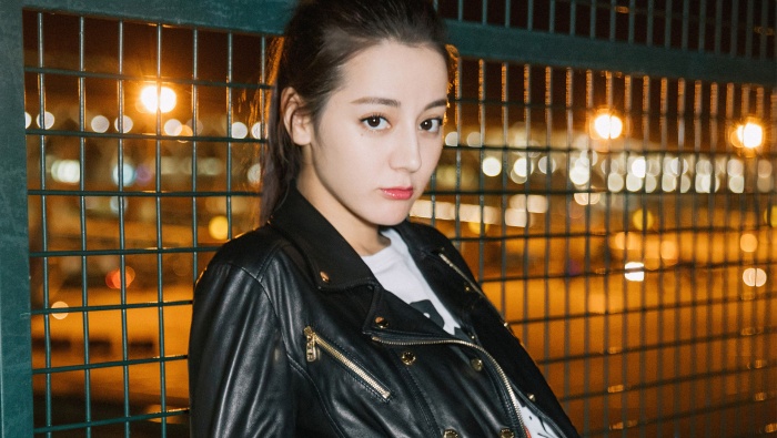 Dilireba street photo pictures desktop wallpaper