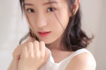 氧气美女居家吊带短裤性感写真