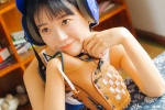 短发美女露背吊带泳衣装诱惑写真