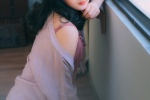 清冷气质美女小露香肩性感写真