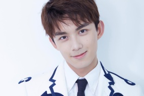 帥哥吳磊電腦桌麵壁紙圖片