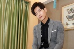 Zhang Junning elegant and handsome photo desktop wallpaper
