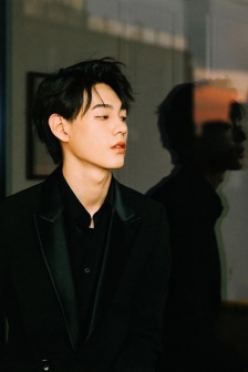 田鴻傑明星高顏值手機壁紙