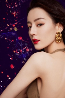 迪丽热巴军绿色开衩高腰裙性感图片