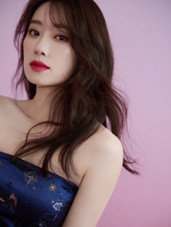 张小斐蓝色抹胸裙魅力性感写真