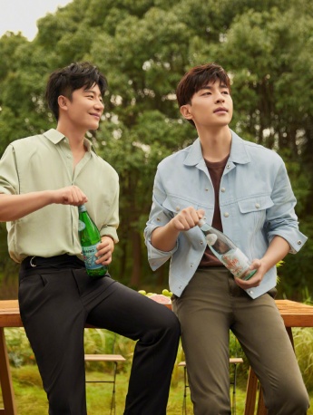 Huang Xuan and Deng Lun are lazy and handsome photos