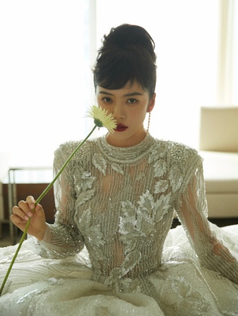 Cai Wenjing's sexy photos at the 2021 Chinese Drama Ceremony