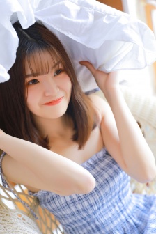 裹胸吊带裙美女甜美性感私房写真