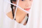 吊带衫美女俏皮马尾辫可爱写真