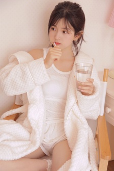 早安少女背心浴袍誘惑大膽私房寫真