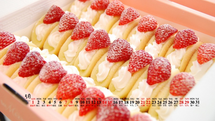 May 2022 delicious strawberry desktop calendar wallpaper