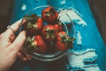 Sweet and sour strawberry pictures desktop wallpaper