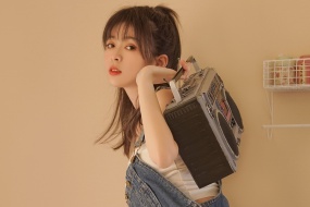 居家元气少女写真壁纸