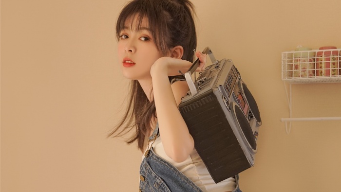 Photo wallpaper of a energetic girl at home