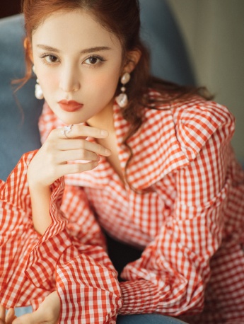 Gulinaza's sweet red plaid spring photo