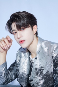 INTO尹浩宇高清图片