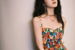 Sexy photos of Zhang Xueying's geometric suspender skirt