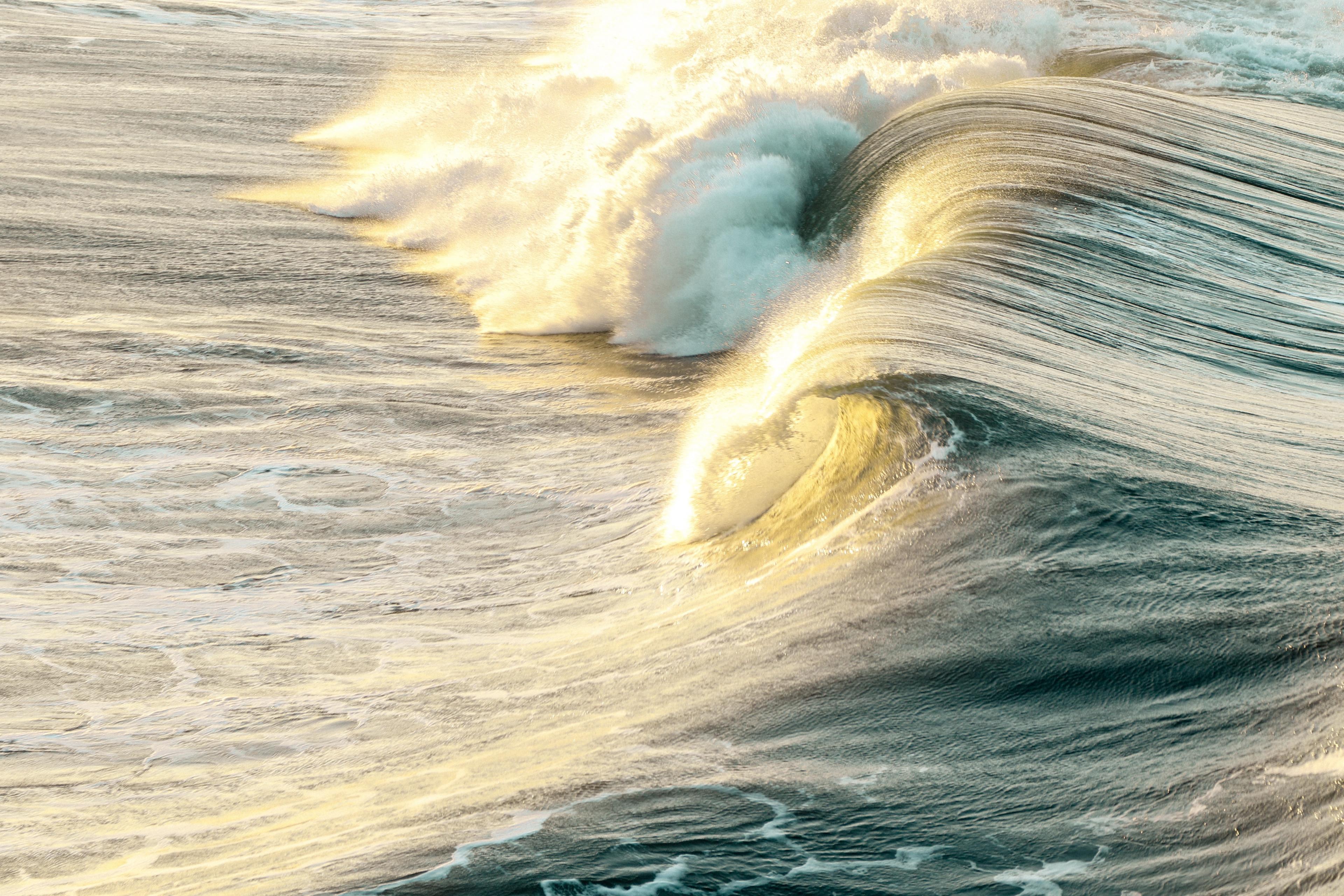 汹涌澎湃的海浪图片摄影高清桌面壁纸
