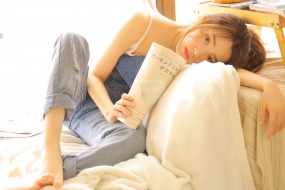 夏天美女居家寫真圖片桌麵壁紙