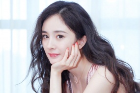 Beauty star Yang Mi computer wallpaper pictures