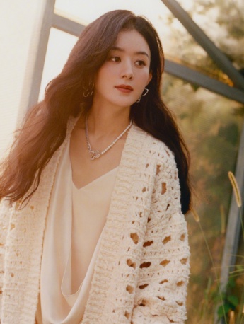 趙麗穎優雅性感雜誌封面寫真