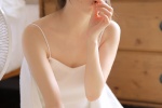 性感吊帶美女白皙肌膚誘惑寫真
