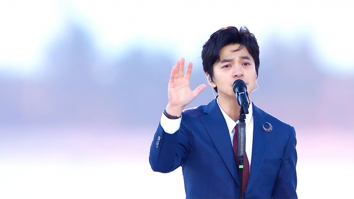 Li Jian handsome blue suit computer wallpaper