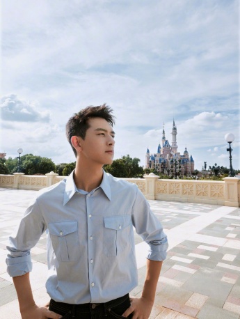 Li Xian's refreshing and handsome photos in blue shirt