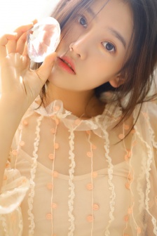 妩媚性感红唇美女唯美写真