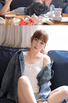 妩媚性感的吊带长腿美女写真