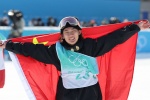 Photos of Su Yiming wearing a national flag