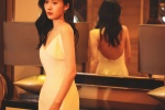 Sexy photo of Wang Zixuan in backless suspender long skirt with slits