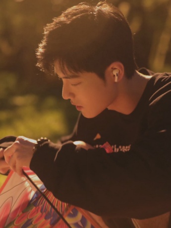 肖戰溫暖帥氣圖片寫真