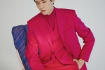 Gong Junmei handsome photo in red suit