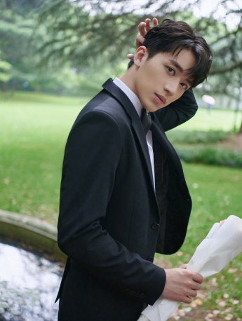 許魏洲儒雅帥氣圖片寫真