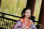Zheng He Huizi's bright and sexy costume photos