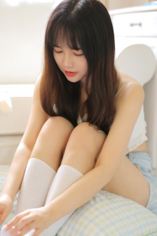 Sexy hot pants long-legged beauty photo mobile wallpaper