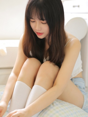 性感熱褲長腿美女寫真手機壁紙