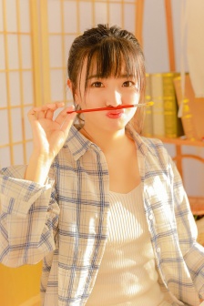 A girl who can draw seduces bold beauties in photos